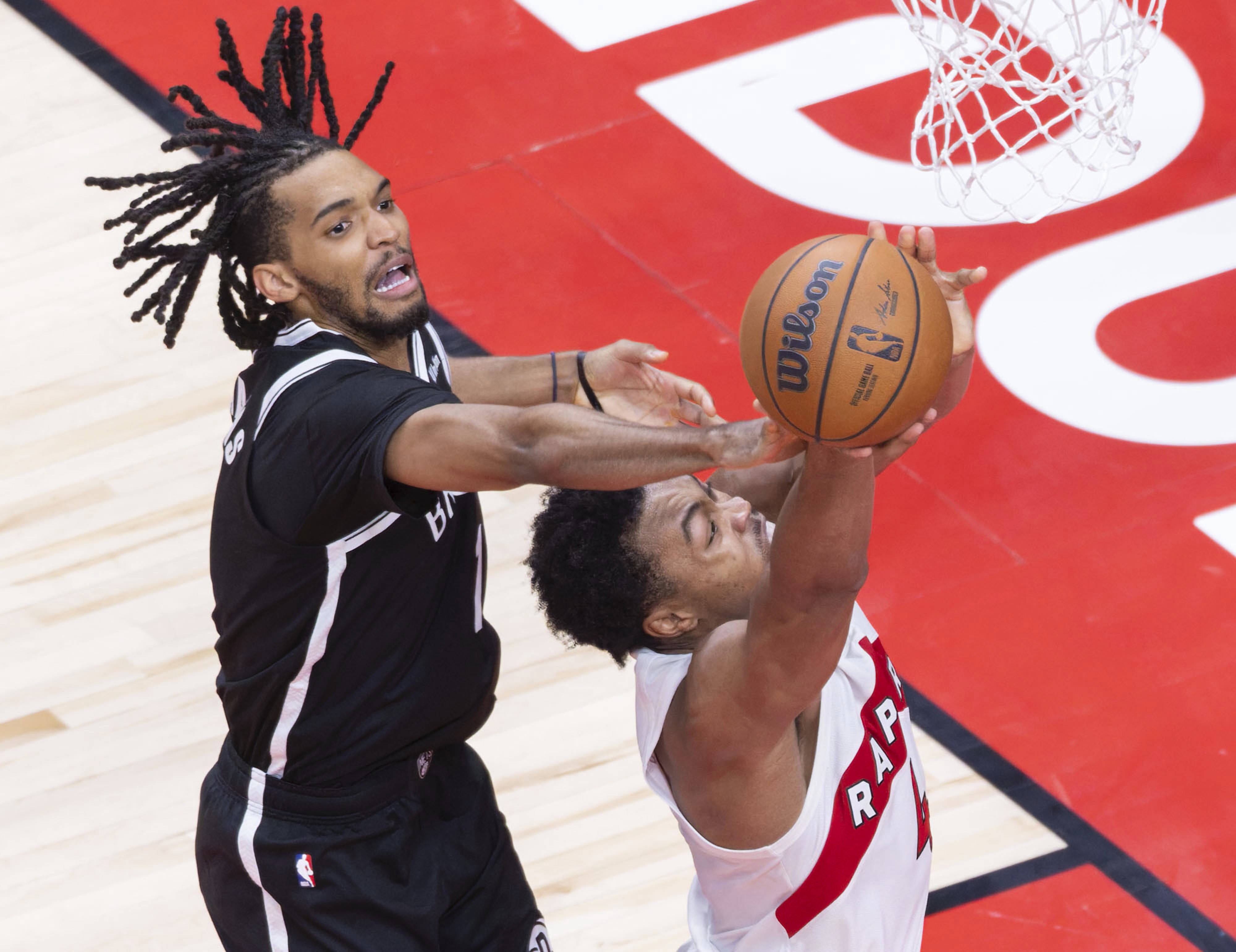 九游网页版入口-赛地聚焦——NBA总决赛关键时刻热度飙升,多伦多猛龙防线松动,信心回归,训练强度明显提升
